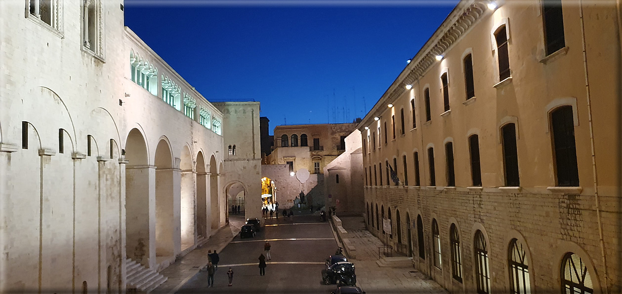 foto Bari di notte